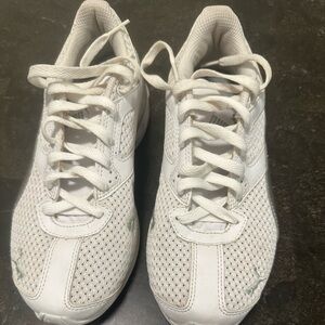 Women size (7 ) White and Grey Puma sneakers